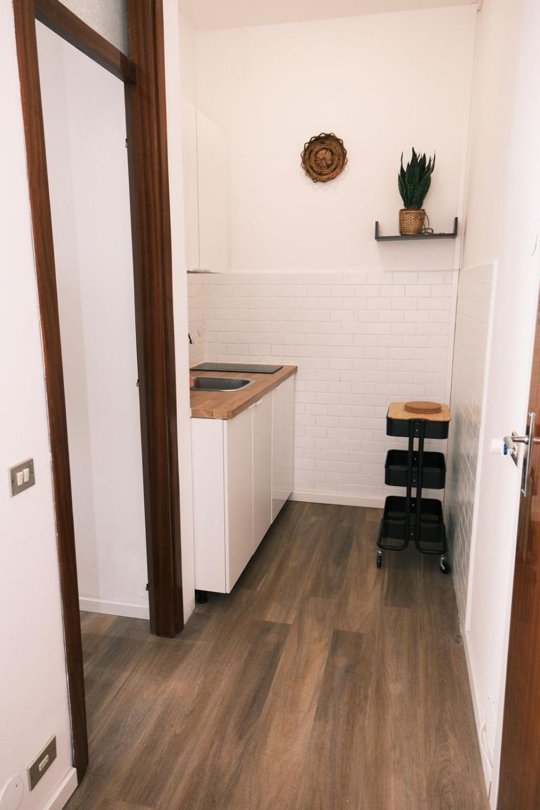 Studio With Lake And Montains Views Free Parking Луино Екстериор снимка