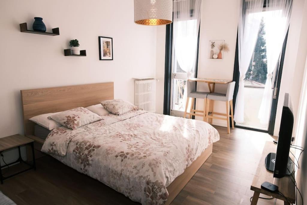 Studio With Lake And Montains Views Free Parking Луино Екстериор снимка