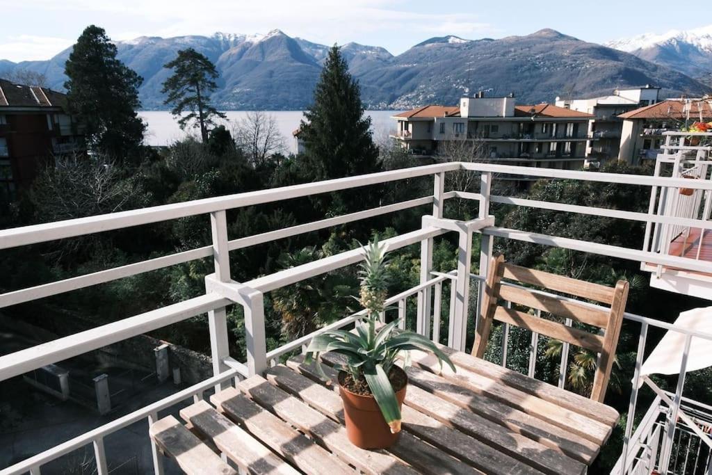 Studio With Lake And Montains Views Free Parking Луино Екстериор снимка